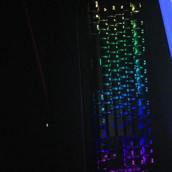 onn. RGB Mechanical Gaming keyboard - Picture 13 of 16
